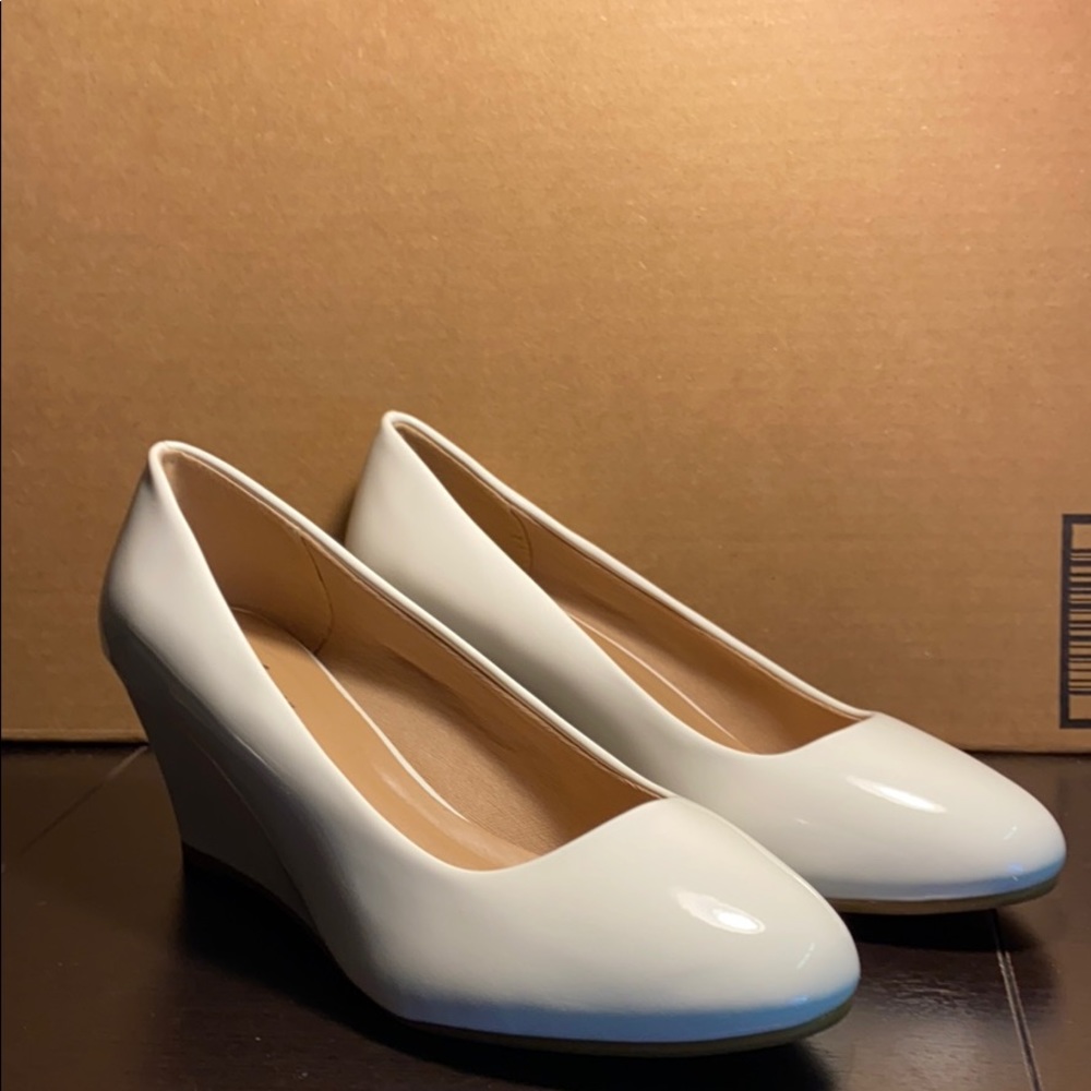 Size 10 white leather closed toe heels